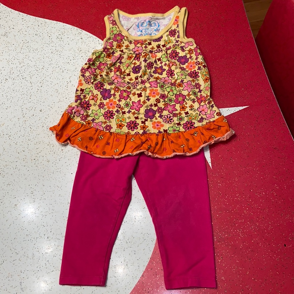 Little Girls Top + Leggings!